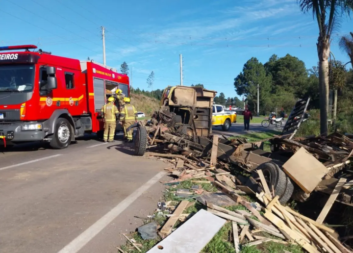 Acidente no  km 70 da ERS-122, em Caxias do Sul