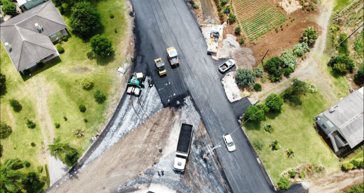 Prefeitura de Garibaldi - Secretaria Municipal de Obras Ponte de Marcorama recebe pavimentao asfltica