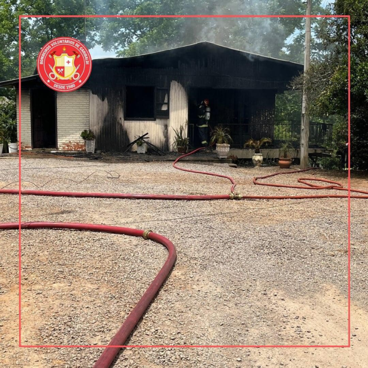 Casa localizada no bairro Borghetto, Garibaldi, atingida pelo fogo