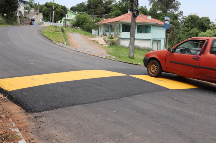  Trnsito - Garibaldi - Rua Jos Gava em Tamandar recebe lombadas