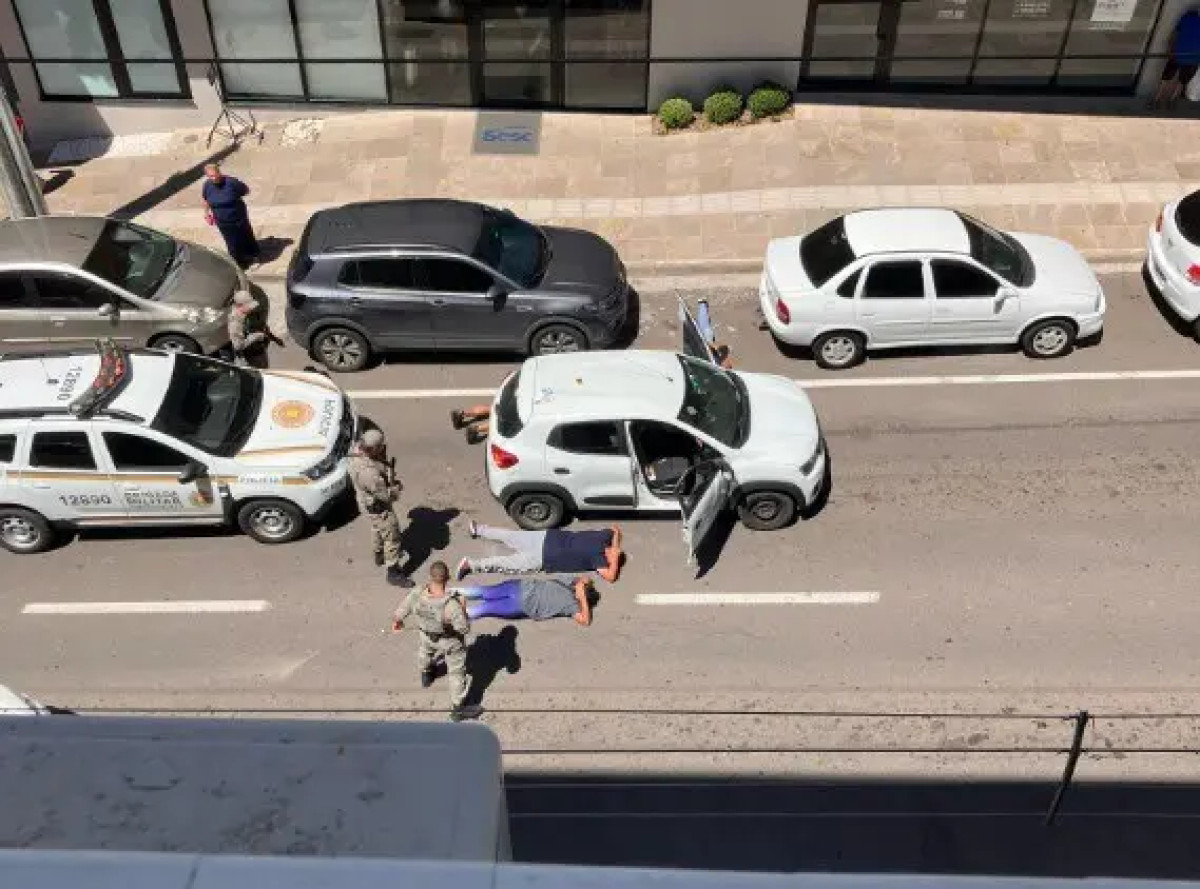  Brigada Militar prende quadrilha aps assalto em farmcia no centro de Farroupilha