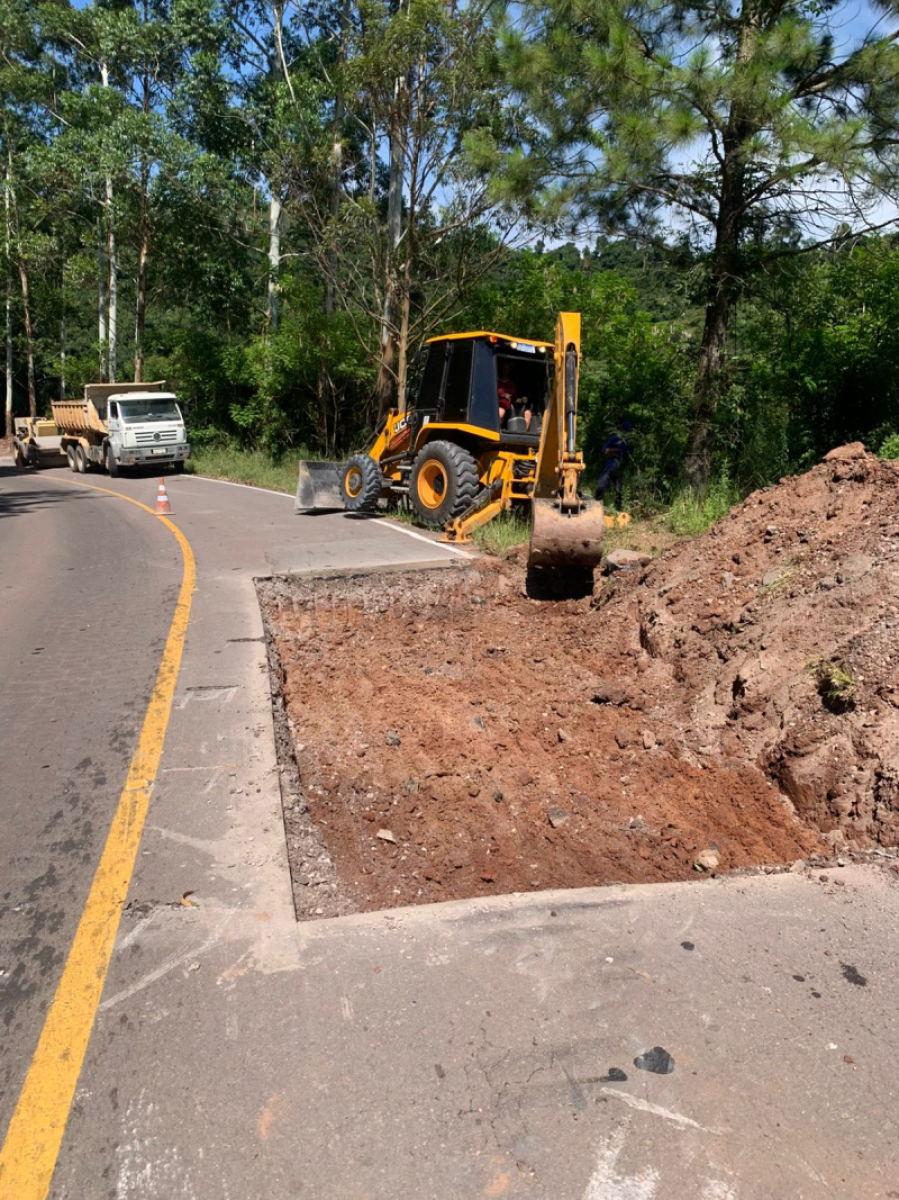 Prefeitura de Garibaldi - Secretaria Municipal de Obras - Estradas do interior de Garibaldi so repavimentadas